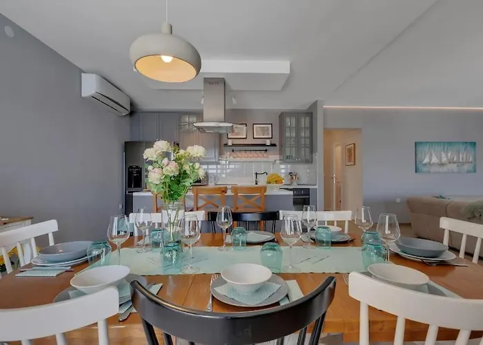 Mia Mirela Μακάρσκα