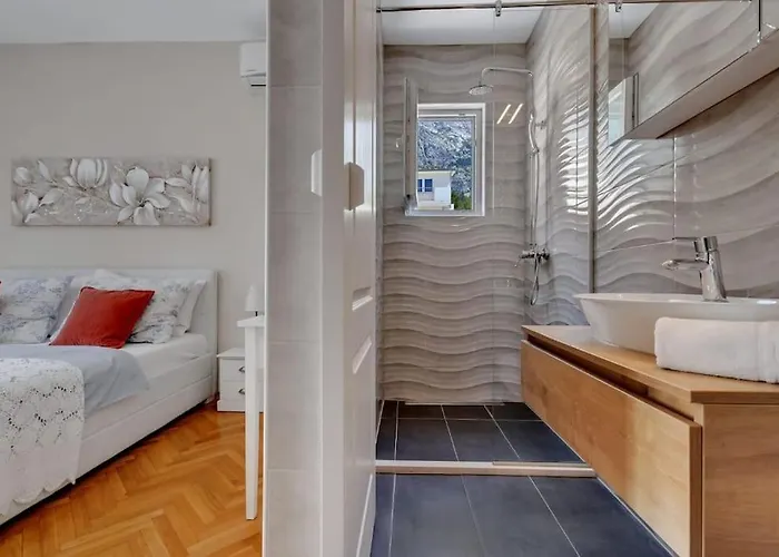 Mia Mirela Μακάρσκα