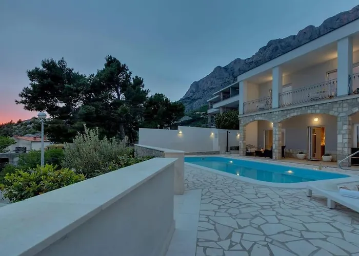 Mia Mirela * Μακάρσκα