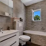 Mia Mirela Villa Makarska