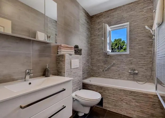 Mia Mirela Villa Makarska