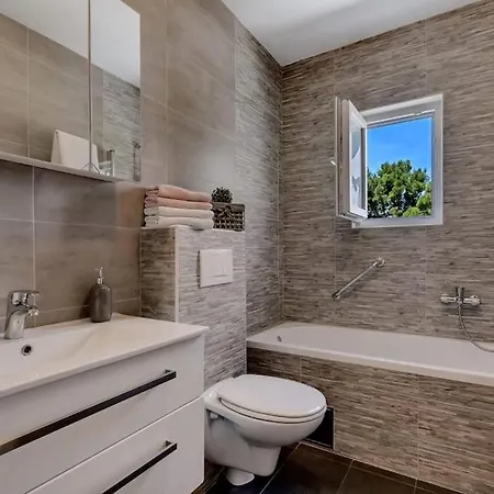 Mia Mirela Villa Makarska